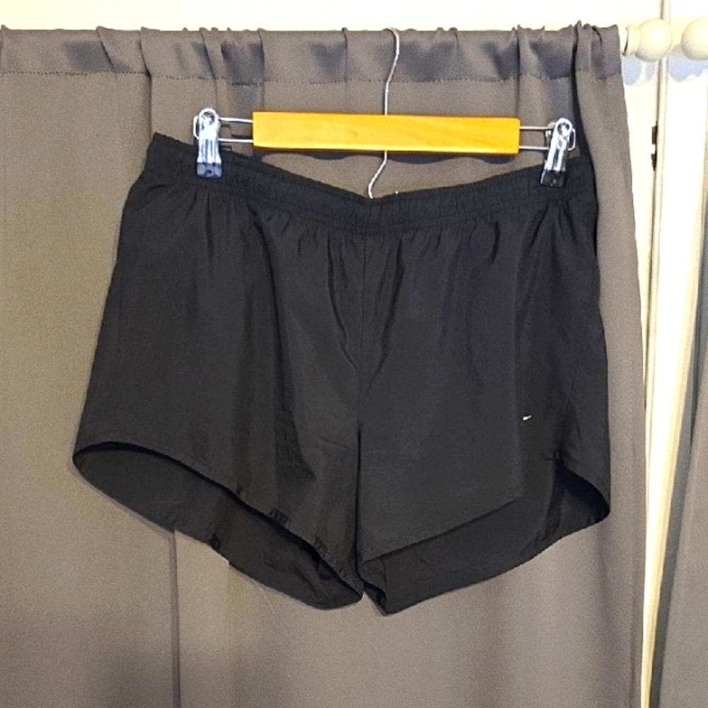 Saucony Women's Black Athletic Running Shorts Attached Panty Zip Pocket Sz L EUC